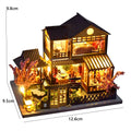 Miniatuur houten poppenhuis met LED-verlichting en meubels 18