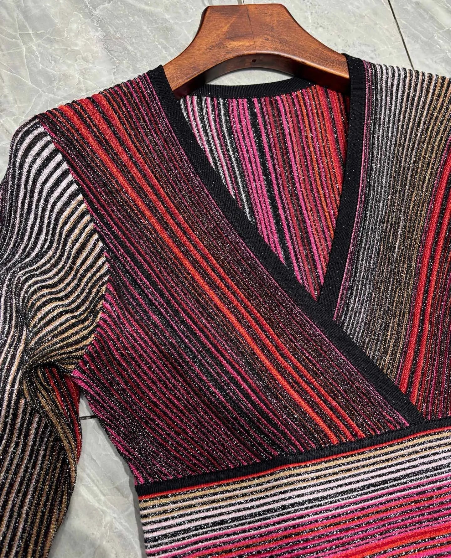 Sukienka na wesele z cekinami, dekoltem w szpic i plisowanym paskiem, 4 kolory 2