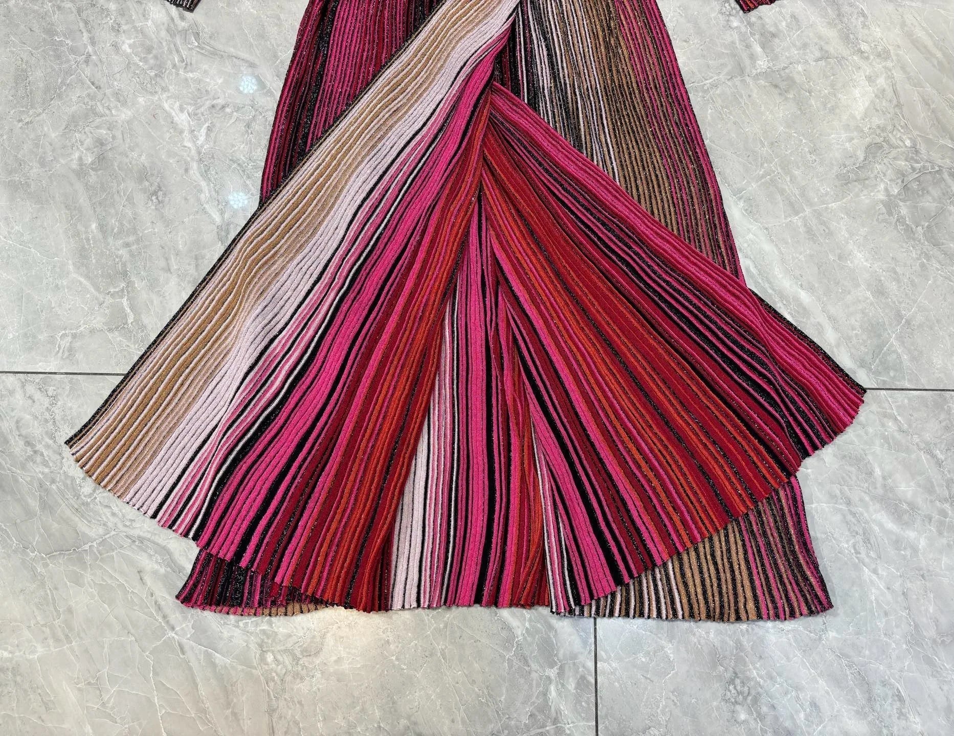 Sukienka na wesele z cekinami, dekoltem w szpic i plisowanym paskiem, 4 kolory 3